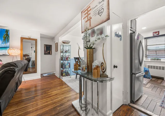 Photo 3 of House for sale at 4 Dehaven #1D, Yonkers, NY 10703 | MLS# 1067266 | Listing updated on 2026-10-28
