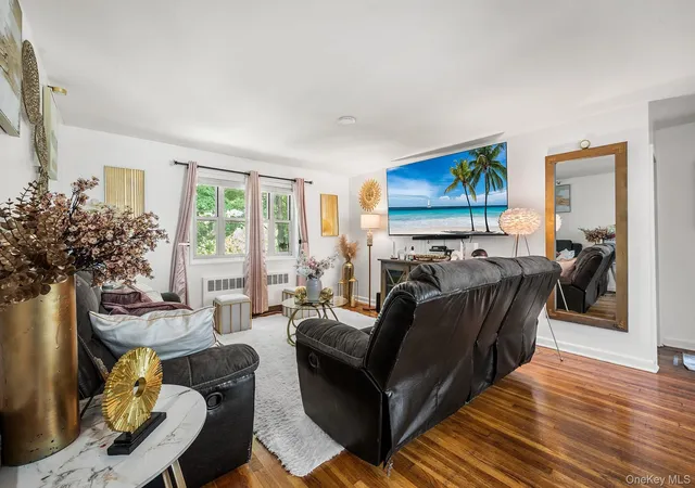 Photo 4 of House for sale at 4 Dehaven #1D, Yonkers, NY 10703 | MLS# 1067266 | Listing updated on 2026-10-28