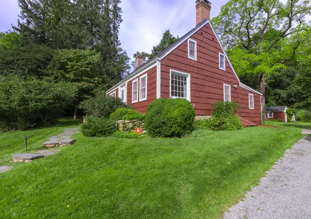 Photo 1 of Single family home for sale at 33 Old Coach Rd, Brookhaven, NY 11733 | MLS# 1067361 | Listing updated on 2026-10-30