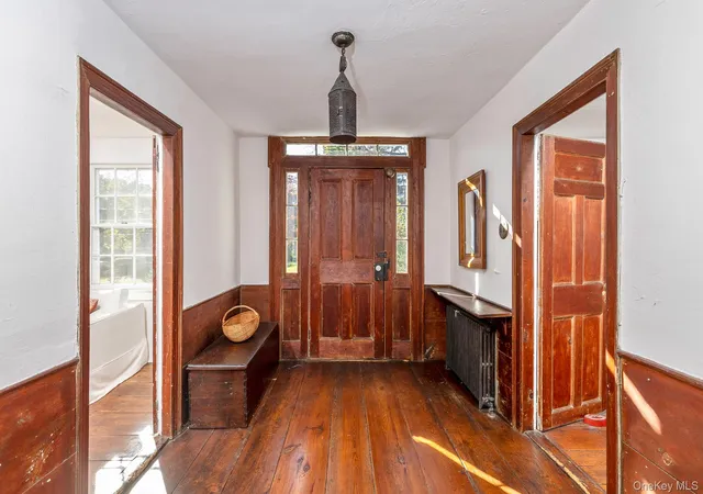 Photo 2 of Single family home for sale at 33 Old Coach Rd, Brookhaven, NY 11733 | MLS# 1067361 | Listing updated on 2026-10-30