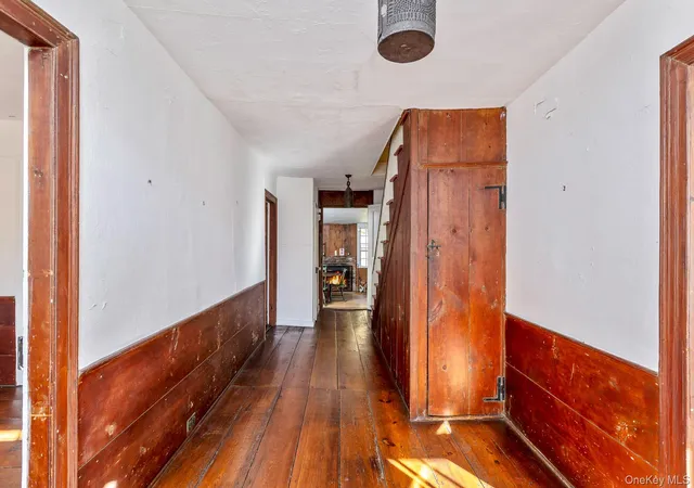 Photo 3 of Single family home for sale at 33 Old Coach Rd, Brookhaven, NY 11733 | MLS# 1067361 | Listing updated on 2026-10-30