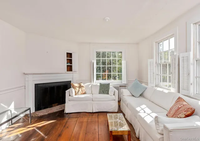 Photo 4 of Single family home for sale at 33 Old Coach Rd, Brookhaven, NY 11733 | MLS# 1067361 | Listing updated on 2026-10-30
