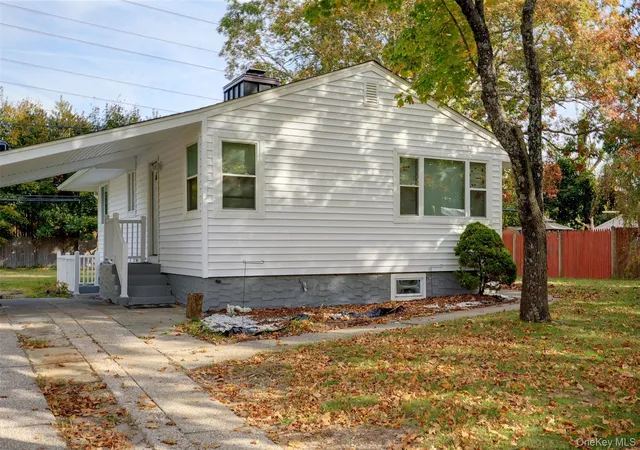 Photo 3 of Single family home for sale at 98 Eastwood Blvd, Brookhaven, NY 11720 | MLS# 1067367 | Listing updated on 2026-10-29