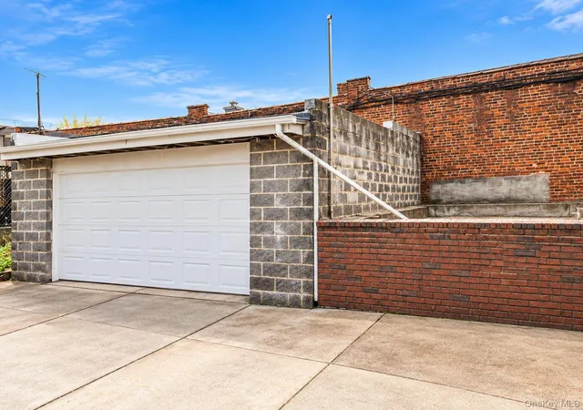 Photo 3 of House for sale at 34 Marginal St W, New York, NY 11207 | MLS# 1067385 | Listing updated on 2026-10-29