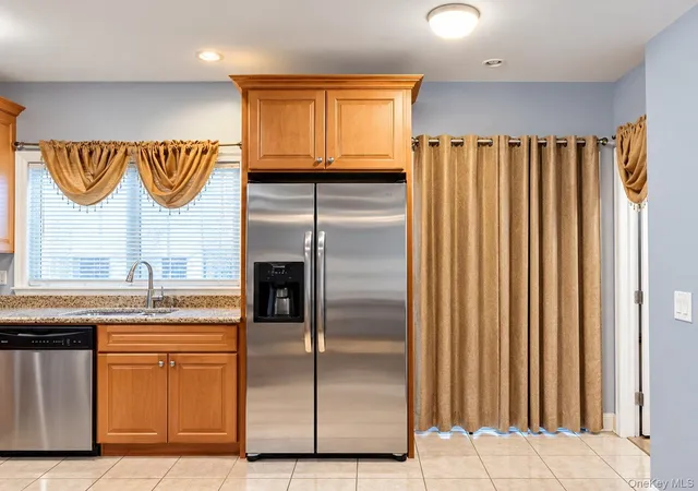 Photo 4 of House for sale at 34 Marginal St W, New York, NY 11207 | MLS# 1067385 | Listing updated on 2026-10-29