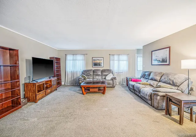 Photo 4 of Single family home for sale at 621 Connetquot Ave, Islip, NY 11752 | MLS# 1067390 | Listing updated on 2026-10-28
