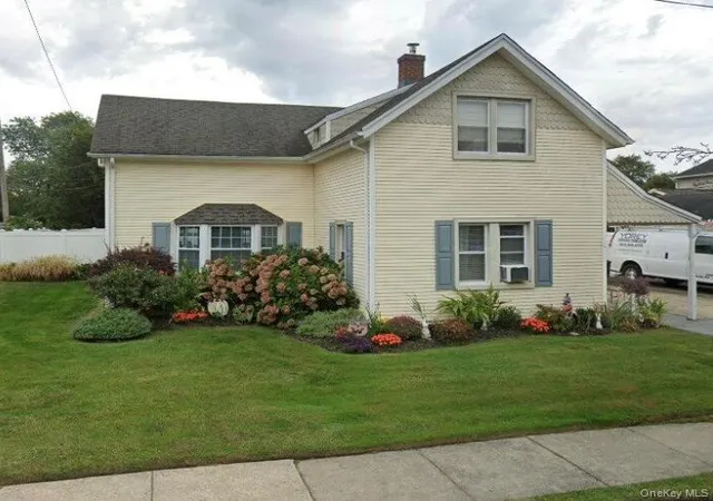 Single family home for sale at 171 Smith Ave, Islip, NY 11751 | MLS# 1067433