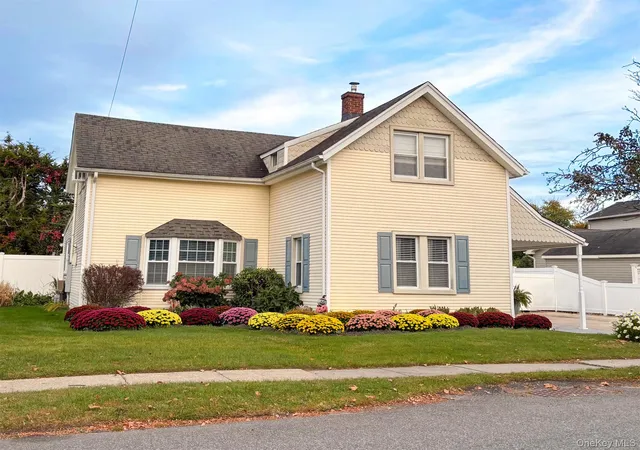 Photo 1 of Single family home for sale at 171 Smith Ave, Islip, NY 11751 | MLS# 1067433 | Listing updated on 2026-10-29