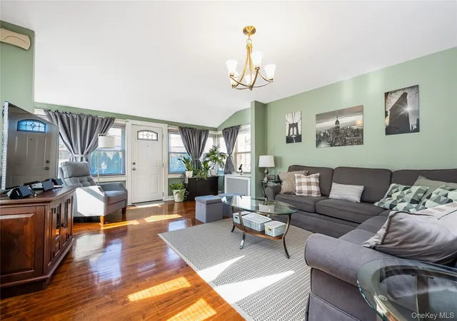 Photo 4 of Single family home for sale at 136 Elizabeth St, Oyster Bay, NY 11735 | MLS# 1067442 | Listing updated on 2026-10-28