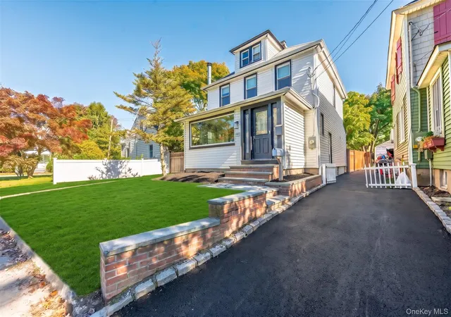 Photo 1 of Single family home for sale at 24 High St, Oyster Bay, NY 11560 | MLS# 1067453 | Listing updated on 2026-10-28