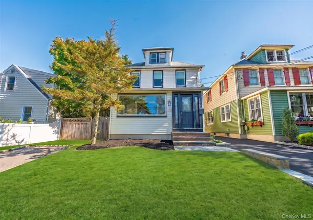 Photo 2 of Single family home for sale at 24 High St, Oyster Bay, NY 11560 | MLS# 1067453 | Listing updated on 2026-10-28