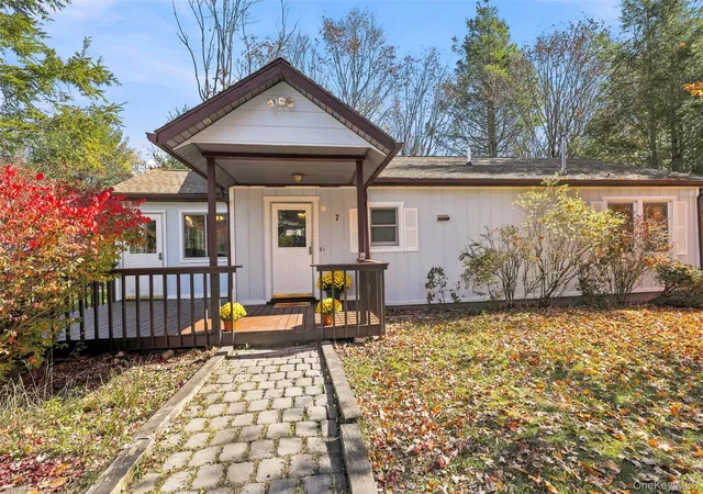 Photo 3 of Single family home for sale at 7 Sara Dr, Fallsburg, NY 12759 | MLS# 1067455 | Listing updated on 2026-10-29