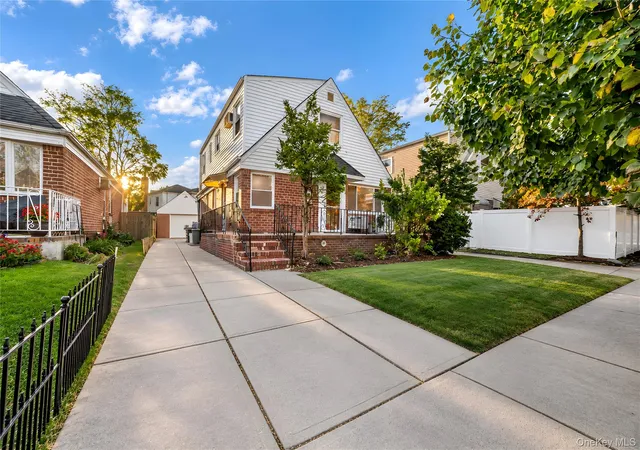 Multi family home for sale at 77-10 252nd Street, New York, NY 11426 | MLS# 1067468
