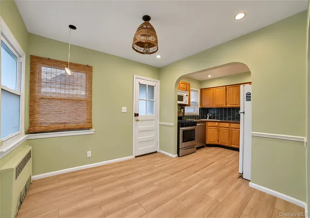 Photo 3 of House for sale at 77-10 252nd Street, New York, NY 11426 | MLS# 1067468 | Listing updated on 2026-10-28