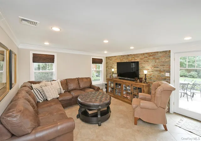 Photo 4 of Single family home for sale at 19 Clinton Ln, Oyster Bay, NY 11753 | MLS# 1067472 | Listing updated on 2026-10-28