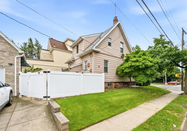 Photo 3 of Single family home for sale at 7601 164th Street, New York, NY 11366 | MLS# 1067527 | Listing updated on 2026-10-28