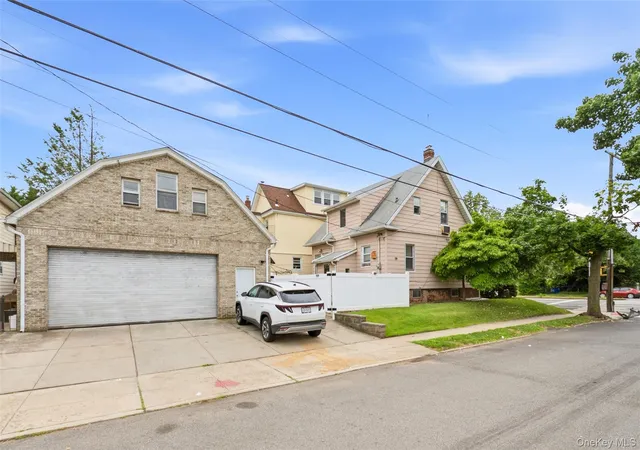 Photo 4 of Single family home for sale at 7601 164th Street, New York, NY 11366 | MLS# 1067527 | Listing updated on 2026-10-28