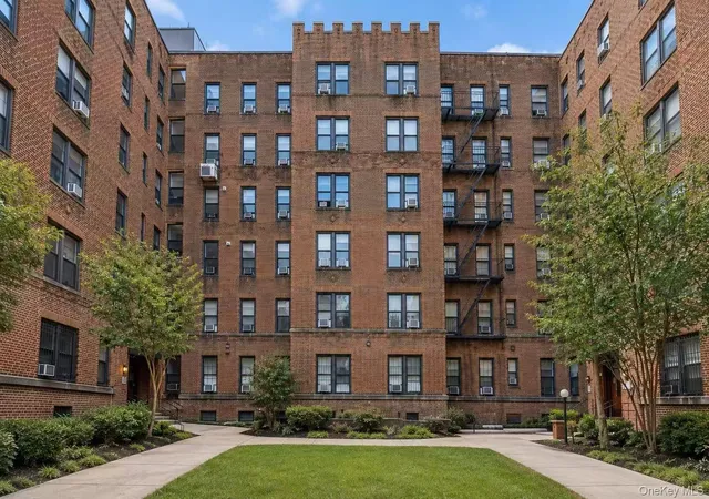 Condo for sale at 4220 Kissena Blvd #C9, New York, NY 11355 | MLS# 1067538