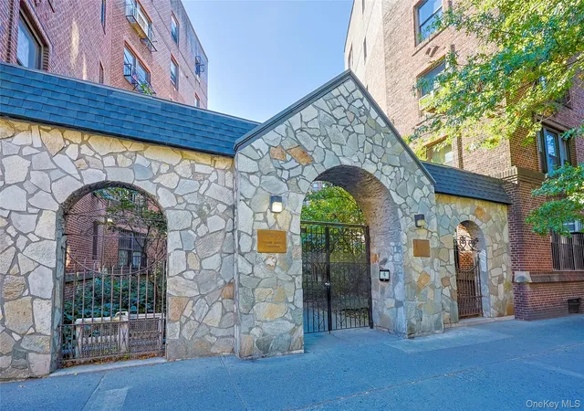 Listing Photo 3 - Condo for sale in building located at 4220 Kissena Blvd, New York, NY 11355 - Unit #C9