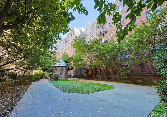 Listing Photo 5 - Condo for sale in building located at 4220 Kissena Blvd, New York, NY 11355 - Unit #C9