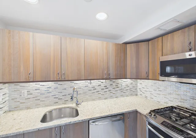 Photo 3 of Condo for sale at 28-20 Astoria Blvd, New York, NY 11102 | MLS# 1067604 | Listing updated on 2026-10-28