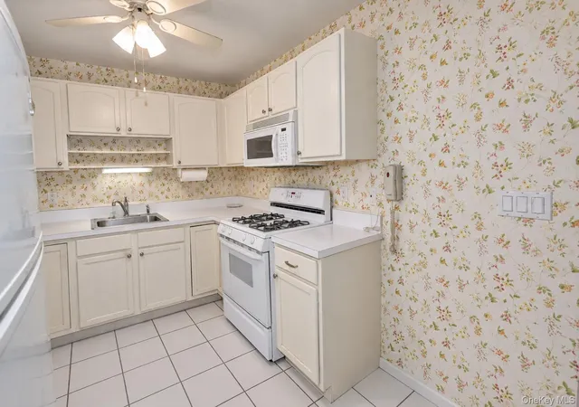 Photo 3 of Condo for sale at 1149 Savoy Dr, Huntington, NY 11747 | MLS# 1067655 | Listing updated on 2026-10-28