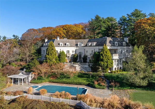 Photo 1 of Single family home for sale at 112 Horseshoe Rd, Oyster Bay, NY 11765 | MLS# 1067662 | Listing updated on 2026-10-28