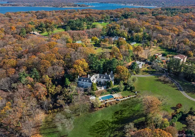 Photo 2 of Single family home for sale at 112 Horseshoe Rd, Oyster Bay, NY 11765 | MLS# 1067662 | Listing updated on 2026-10-28