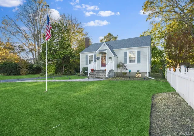 Photo 1 of Single family home for sale at 82 Pardee Ave, Islip, NY 11751 | MLS# 1067688 | Listing updated on 2026-10-28