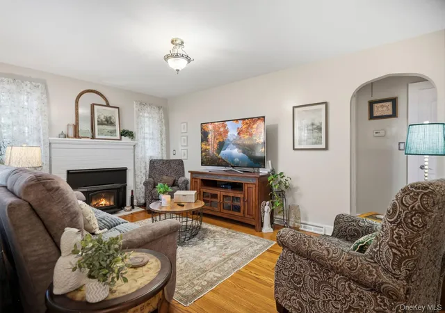 Photo 3 of Single family home for sale at 82 Pardee Ave, Islip, NY 11751 | MLS# 1067688 | Listing updated on 2026-10-28