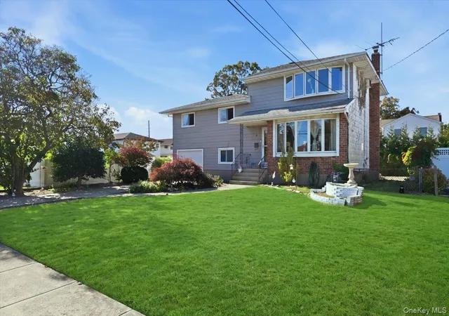 Photo 1 of Single family home for sale at 4 Mayflower Ave, Oyster Bay, NY 11762 | MLS# 1067692 | Listing updated on 2026-10-29