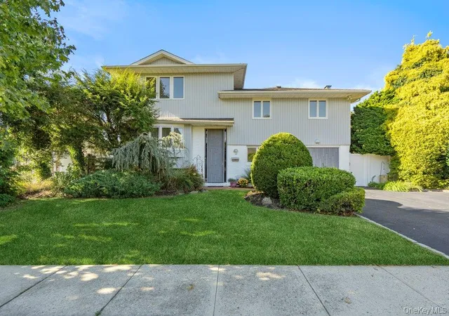 Photo 2 of Single family home for sale at 27 John Dr, Oyster Bay, NY 11804 | MLS# 1067693 | Listing updated on 2026-10-29