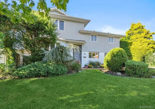 Photo 3 of Single family home for sale at 27 John Dr, Oyster Bay, NY 11804 | MLS# 1067693 | Listing updated on 2026-10-29