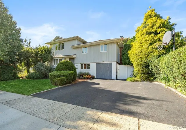 Photo 4 of Single family home for sale at 27 John Dr, Oyster Bay, NY 11804 | MLS# 1067693 | Listing updated on 2026-10-29