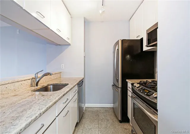 Photo 4 of Condo for sale at 4 Martine Ave #1411, White Plains, NY 10606 | MLS# 1067698 | Listing updated on 2026-10-28