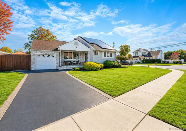 Photo 1 of Single family home for sale at 33 Gaulton Dr, Babylon, NY 11703 | MLS# 1067722 | Listing updated on 2026-10-29