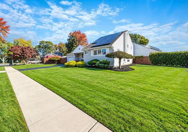 Photo 2 of Single family home for sale at 33 Gaulton Dr, Babylon, NY 11703 | MLS# 1067722 | Listing updated on 2026-10-29