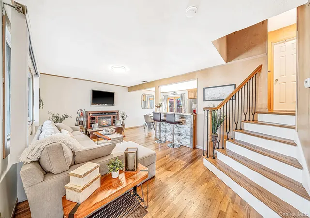 Photo 4 of Single family home for sale at 33 Gaulton Dr, Babylon, NY 11703 | MLS# 1067722 | Listing updated on 2026-10-29