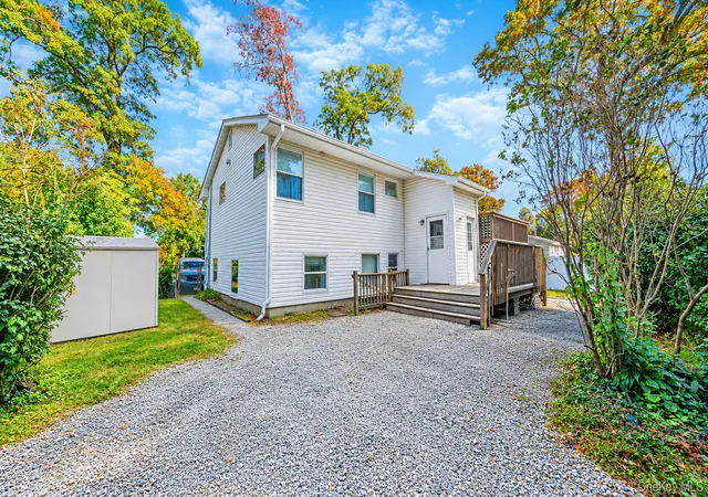 Photo 3 of Single family home for sale at 620 Motor Pkwy, Islip, NY 11717 | MLS# 1067729 | Listing updated on 2026-10-29