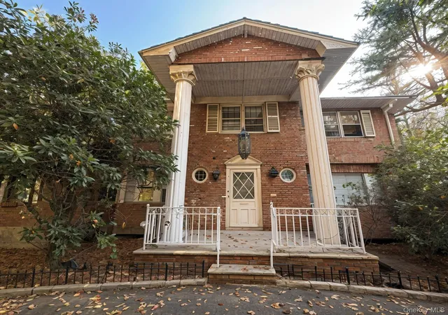 Photo 1 of Single family home for sale at 8 Bridle Path Dr, North Hempstead, NY 11568 | MLS# 1067750 | Listing updated on 2026-10-29
