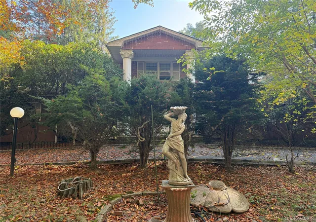 Photo 1 of Single family home for sale at 8 Bridle Path Dr, North Hempstead, NY 11568 | MLS# 1067750 | Listing updated on 2026-10-29