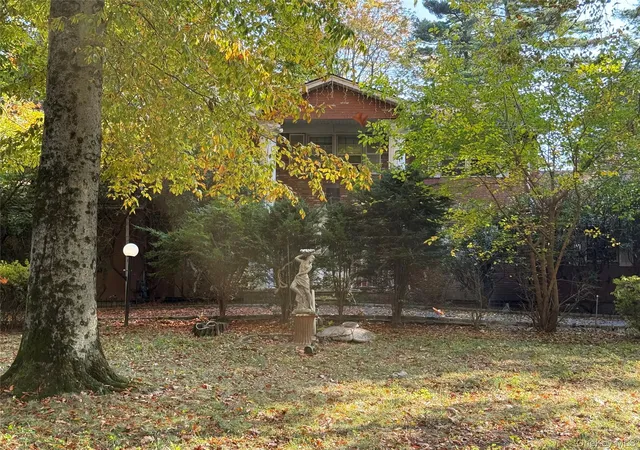 Photo 2 of Single family home for sale at 8 Bridle Path Dr, North Hempstead, NY 11568 | MLS# 1067750 | Listing updated on 2026-10-29