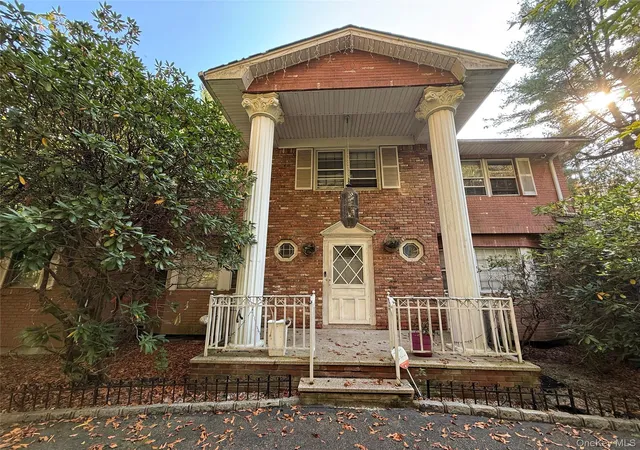 Photo 3 of Single family home for sale at 8 Bridle Path Dr, North Hempstead, NY 11568 | MLS# 1067750 | Listing updated on 2026-10-29