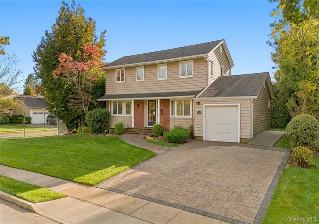 Photo 1 of Single family home for sale at 1 Niagara Dr, Oyster Bay, NY 11753 | MLS# 1067767 | Listing updated on 2026-10-29