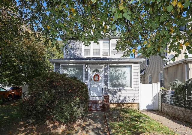Photo 2 of Single family home for sale at 23701 Fairbury Ave, New York, NY 11426 | MLS# 1067786 | Listing updated on 2026-10-29