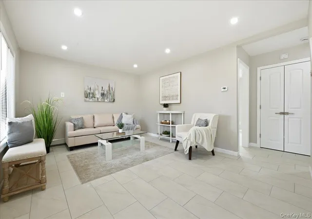 Photo 1 of Single family home for sale at 4 Clover Ln, North Hempstead, NY 11590 | MLS# 1067833 | Listing updated on 2026-10-29