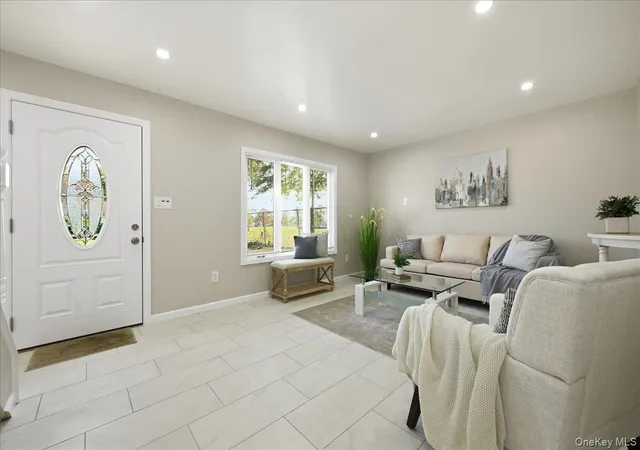 Photo 2 of Single family home for sale at 4 Clover Ln, North Hempstead, NY 11590 | MLS# 1067833 | Listing updated on 2026-10-29