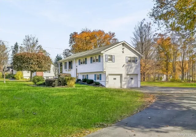 Photo 4 of Single family home for sale at 33 Sneed St, Mamakating, NY 12790 | MLS# 1067860 | Listing updated on 2026-10-29