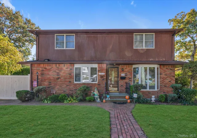 Photo 1 of Single family home for sale at 100 Grant St, Oyster Bay, NY 11762 | MLS# 1067889 | Listing updated on 2026-10-29