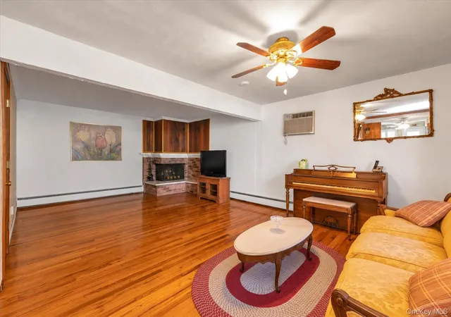 Photo 2 of Single family home for sale at 100 Grant St, Oyster Bay, NY 11762 | MLS# 1067889 | Listing updated on 2026-10-29